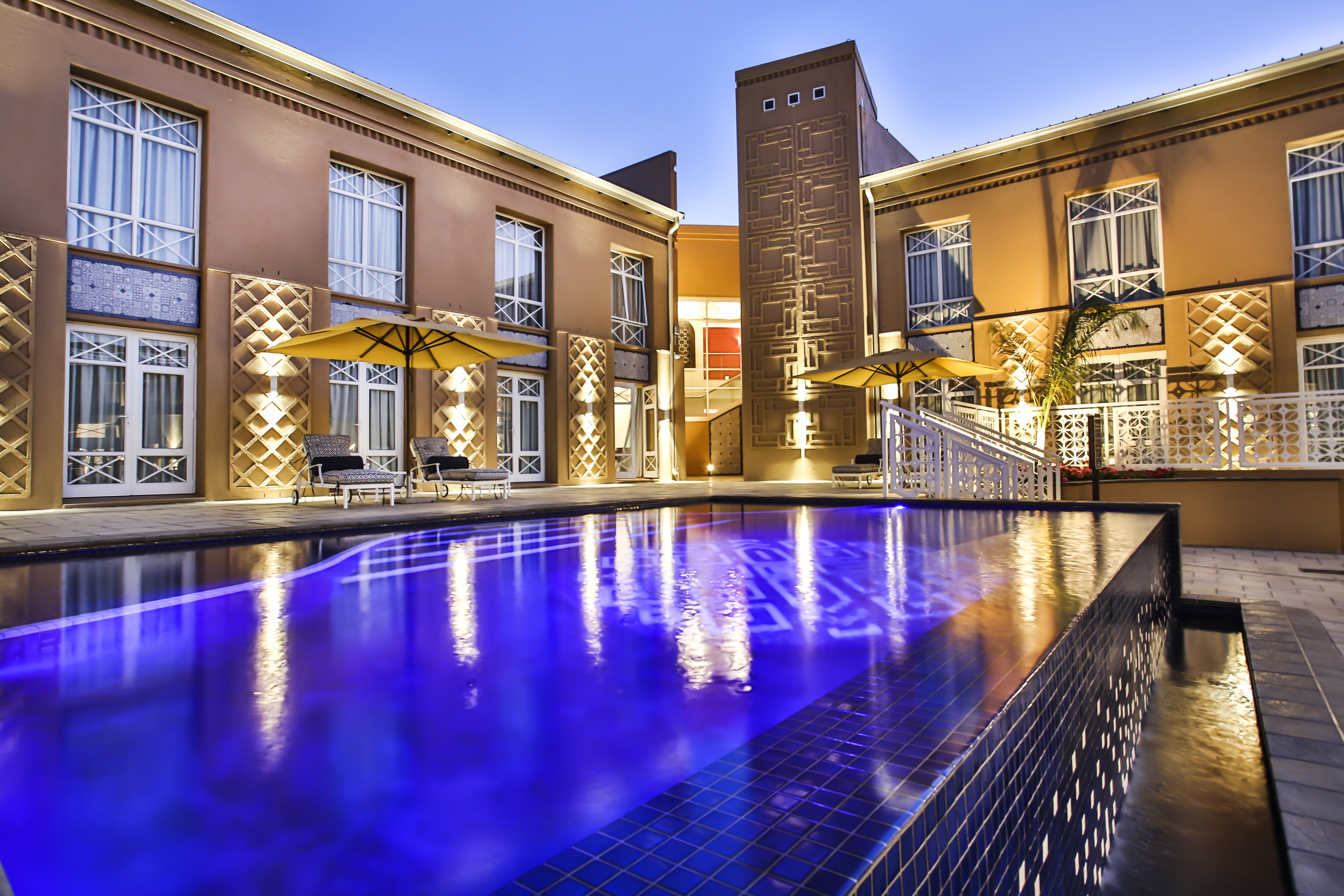 Mero Pool Hotel Exterior 1