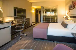 Maslow Sandton Luxury Queen Room Shower
