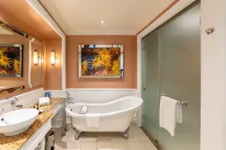 Bord Accommodation Luxury Twin Bedroom 2 3