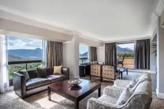 Sunr Accommodation Cascades Peacock Suite Lounge 13
