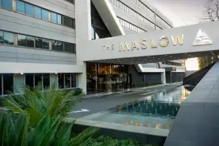 Maslow Porte Cochere Water Fountain 0156 1
