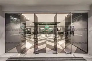 Cabanas Lobby D8X8979