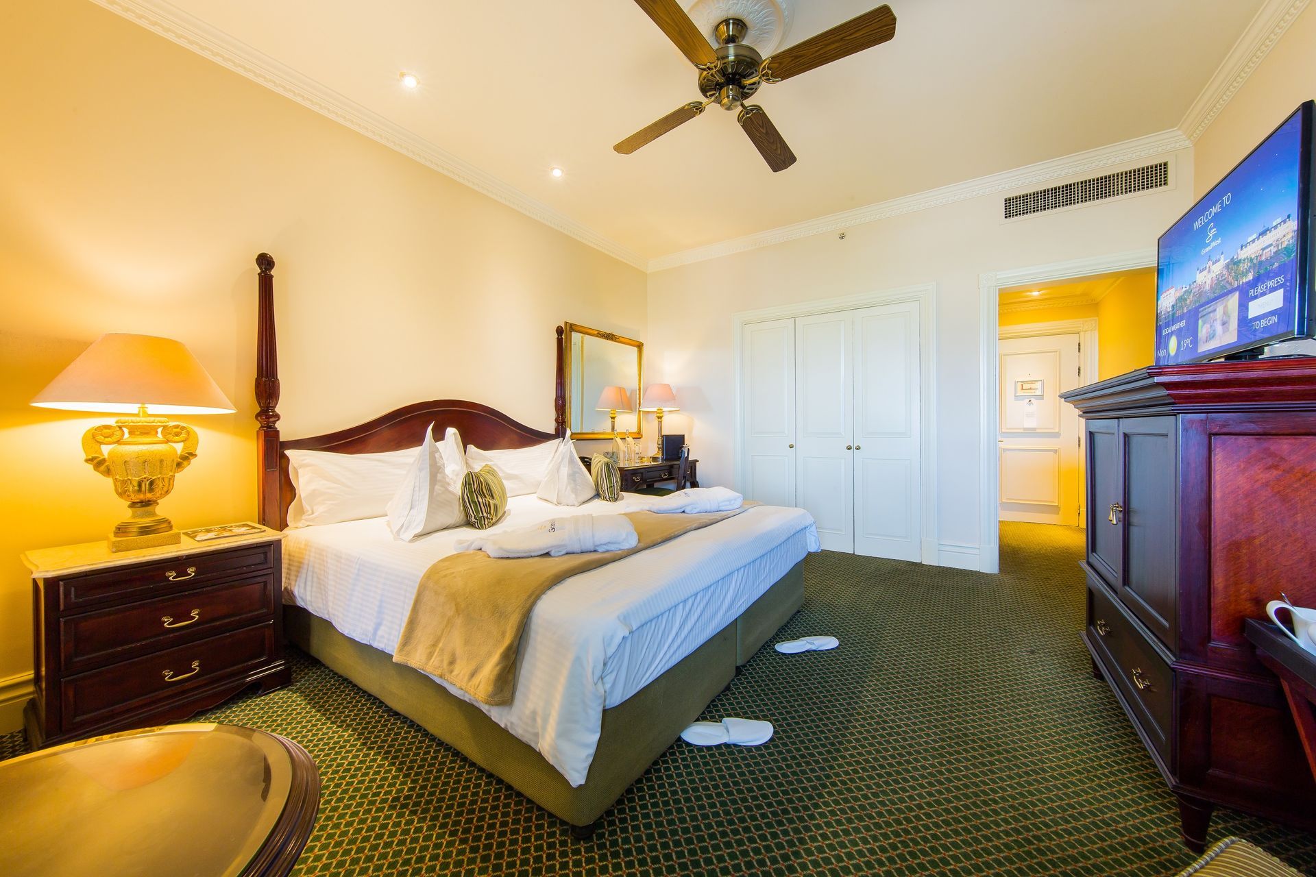 Gran Grand Hotel Rooms Standard Room Bedroom 1