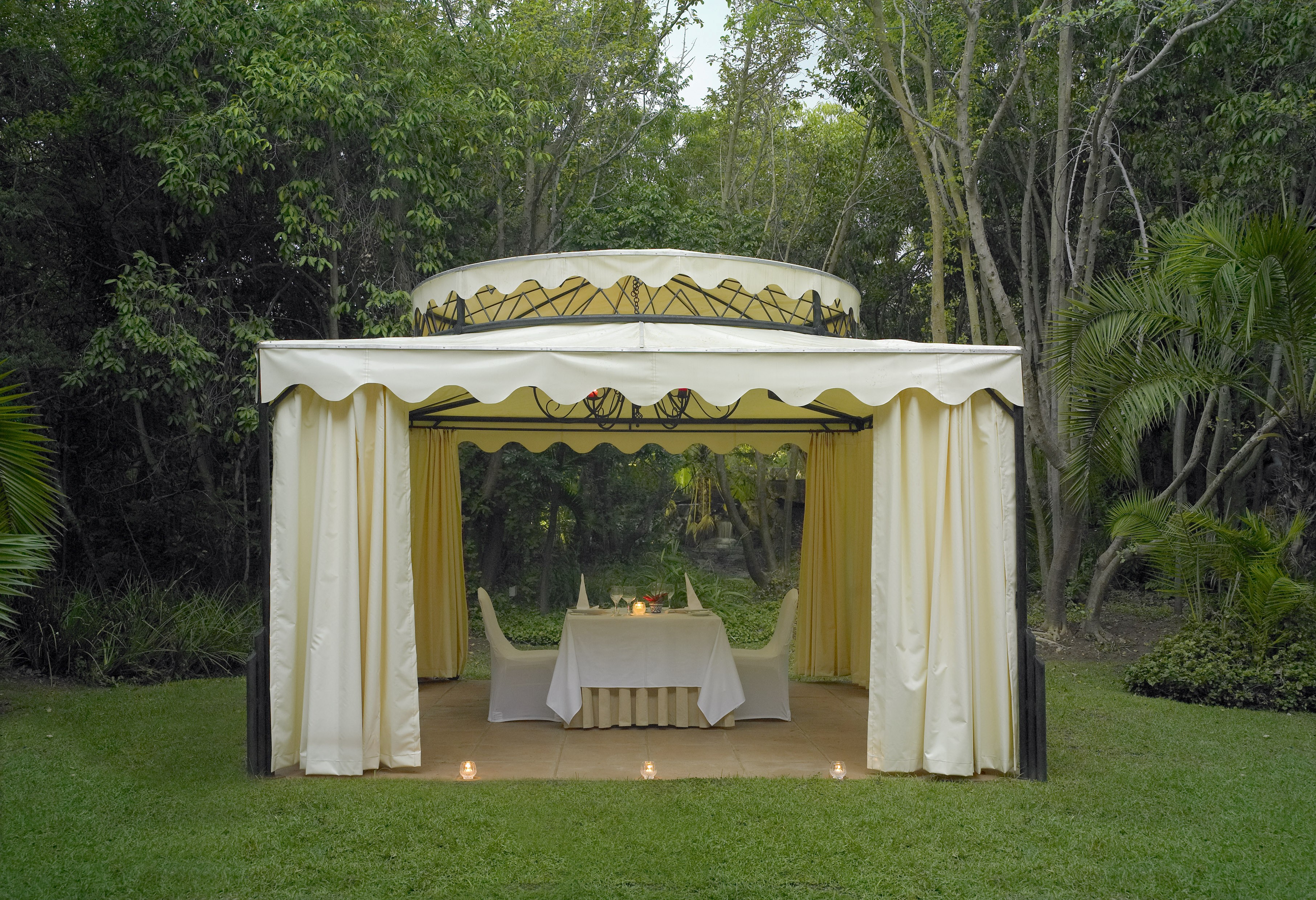 Sun City Conferencing Gazebo 001061
