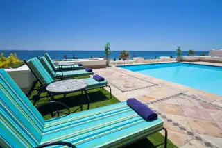 Bord Pool Sea View Loungers 2