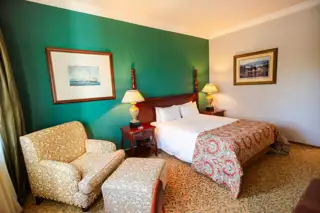 Gold Standard Queen Room